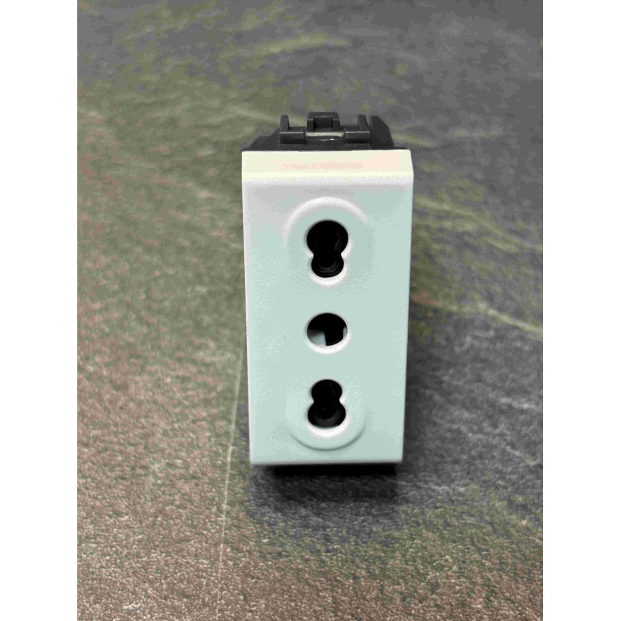 Microcamera 4G LTE Full HD in Presa Elettrica con Placca Personalizzabile e Trasformatore 220V Integrato